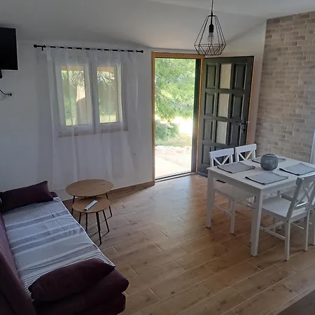 Robinson House Soline Tisno