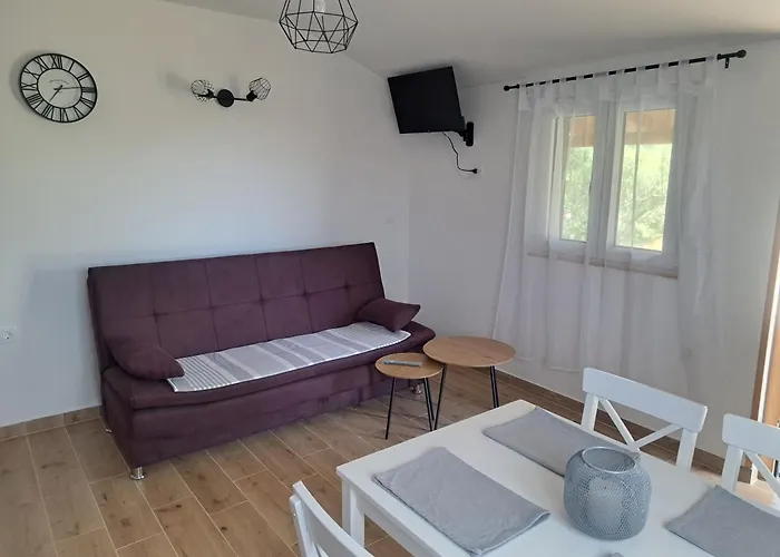 Robinson House Soline *